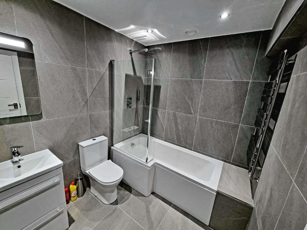 Lmk, Spacious 1 Bedroom Ground Floor Apartment, Ev Charger, Free Parking Wi-Fi, Great Location بلفاست المظهر الخارجي الصورة