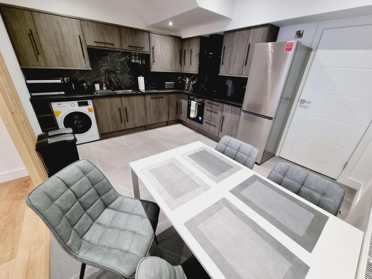 Lmk, Spacious 1 Bedroom Ground Floor Apartment, Ev Charger, Free Parking Wi-Fi, Great Location بلفاست المظهر الخارجي الصورة