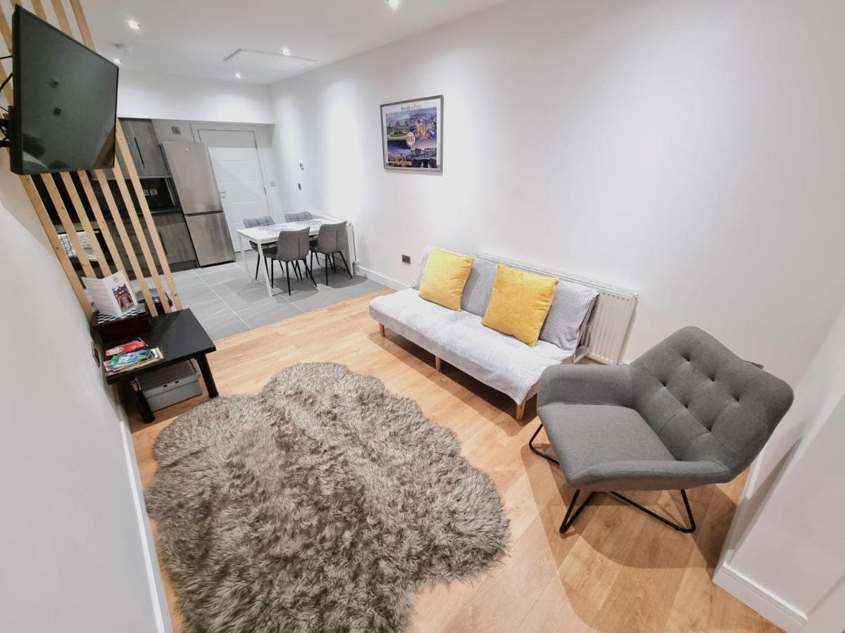 Lmk, Spacious 1 Bedroom Ground Floor Apartment, Ev Charger, Free Parking Wi-Fi, Great Location بلفاست المظهر الخارجي الصورة